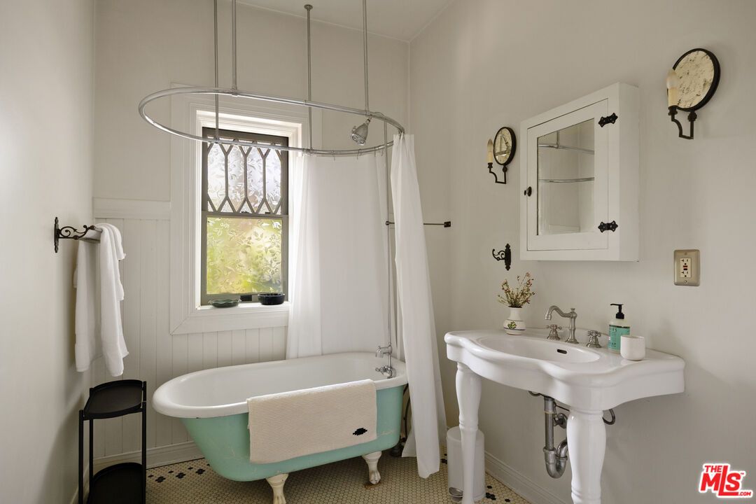 Bathroom, Free Standing Baths, Interior