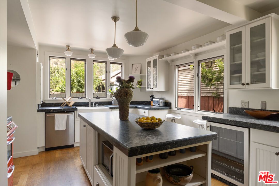 Interior, Kitchen, Pendant Lights, Wood Texture Flooring
