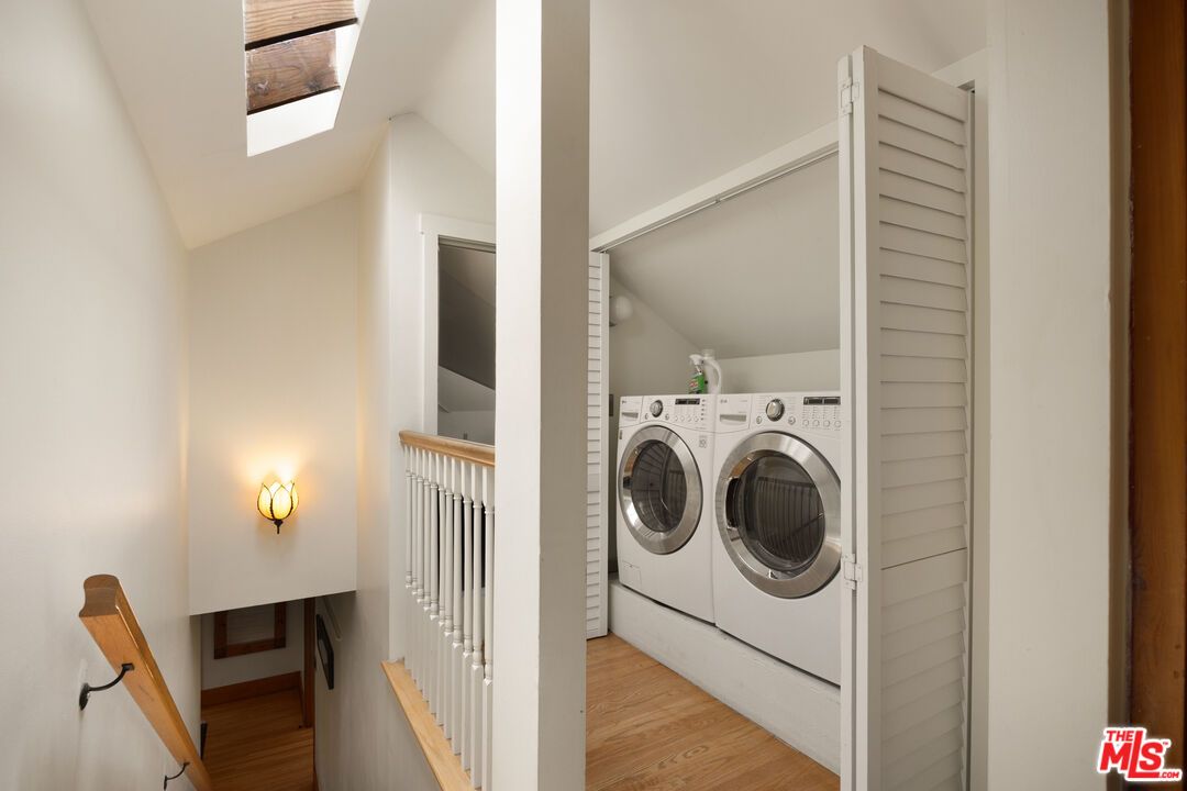 Interior, Utility Closets, Washer, Wood Texture Flooring