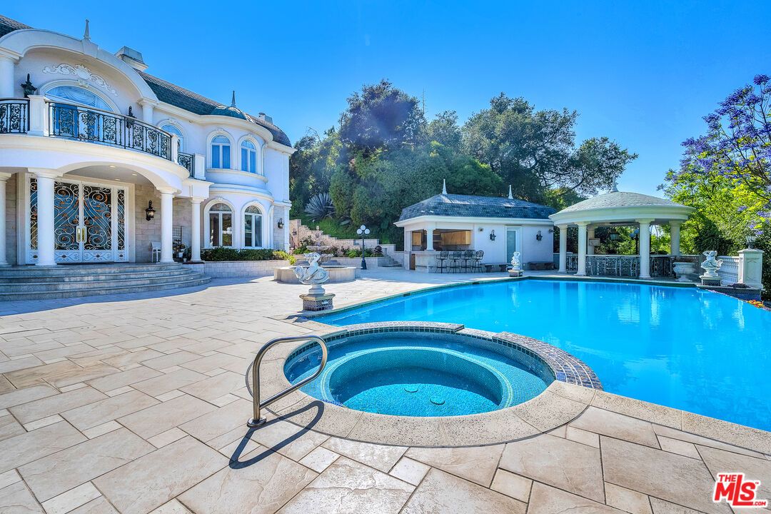 Exterior, Pool