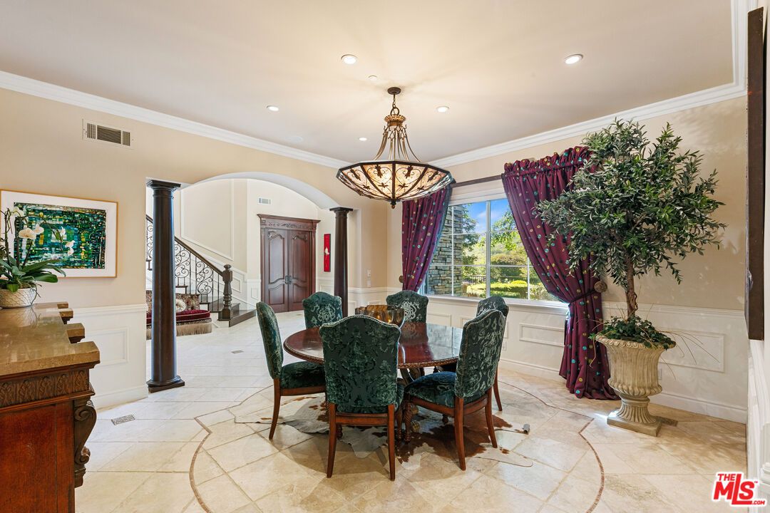 Dining room, Interior, Pendant Lights, Recessed Lighting