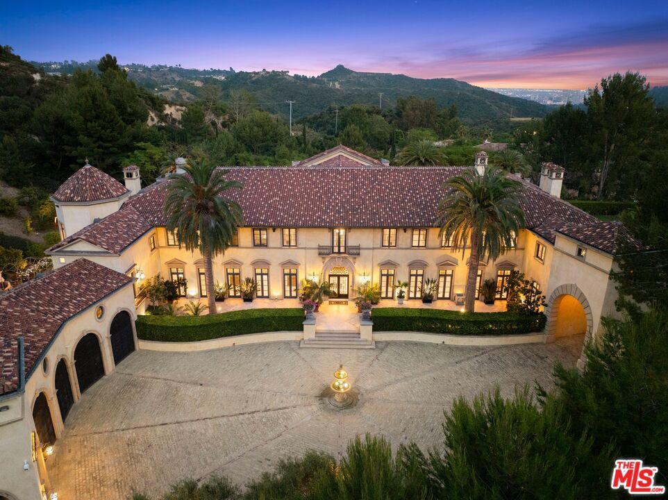 Attached, Backyard, Exterior, Facade, French Provincial