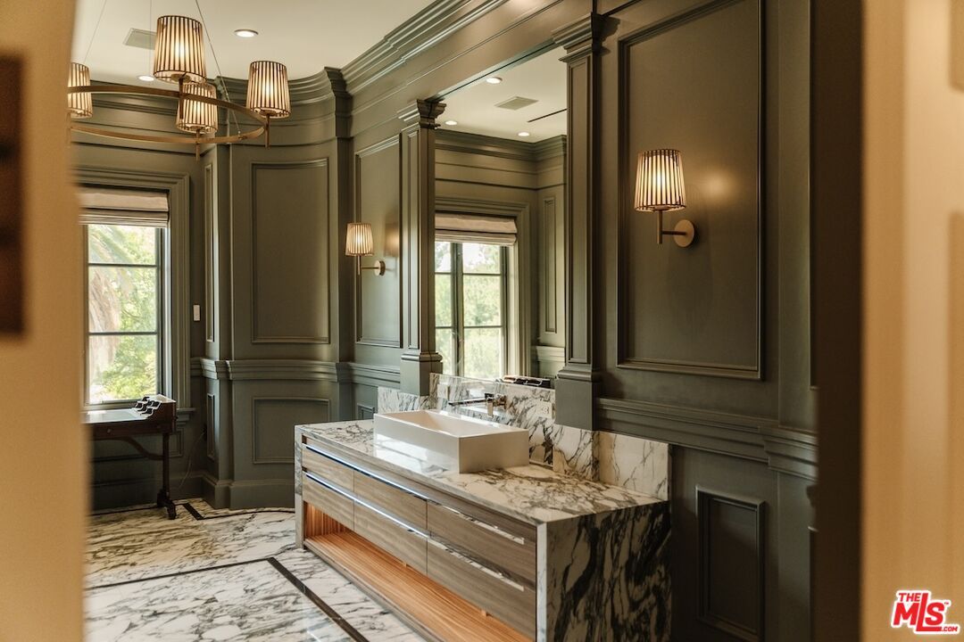 Bathroom, Interior, Marble, Pendant Lights, Recessed Lighting, Wood Texture Flooring