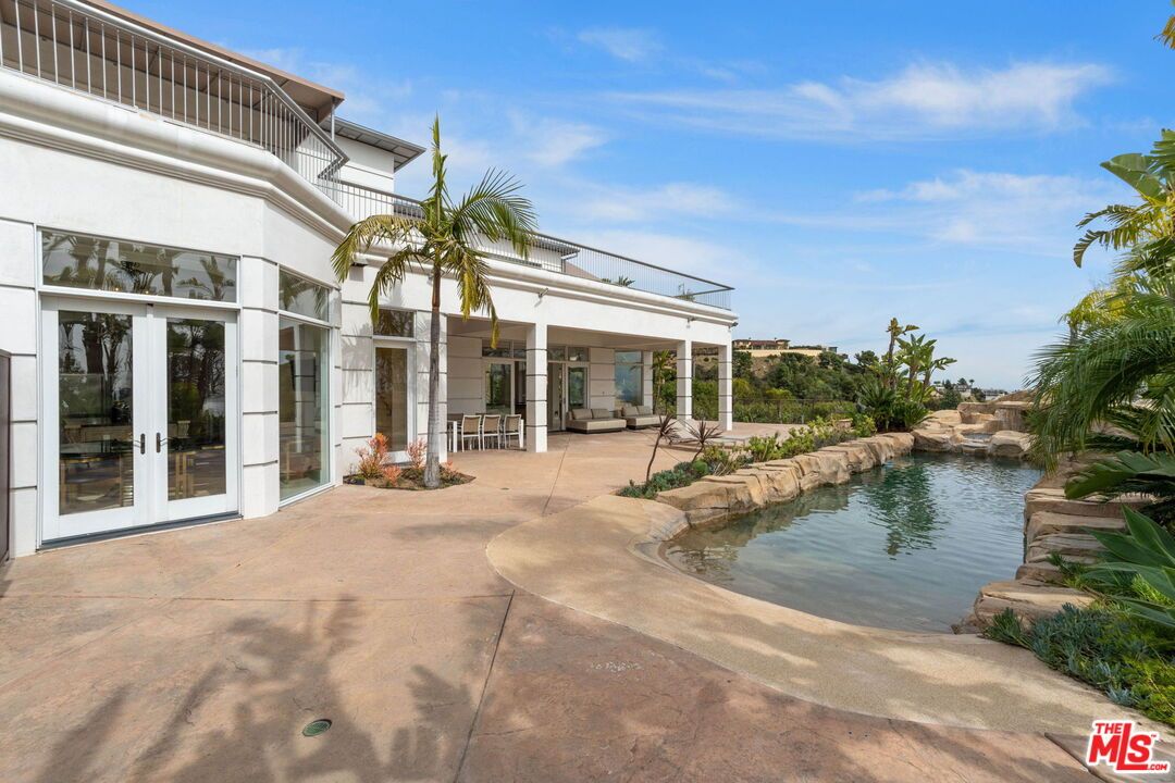 Exterior, Pool, Water