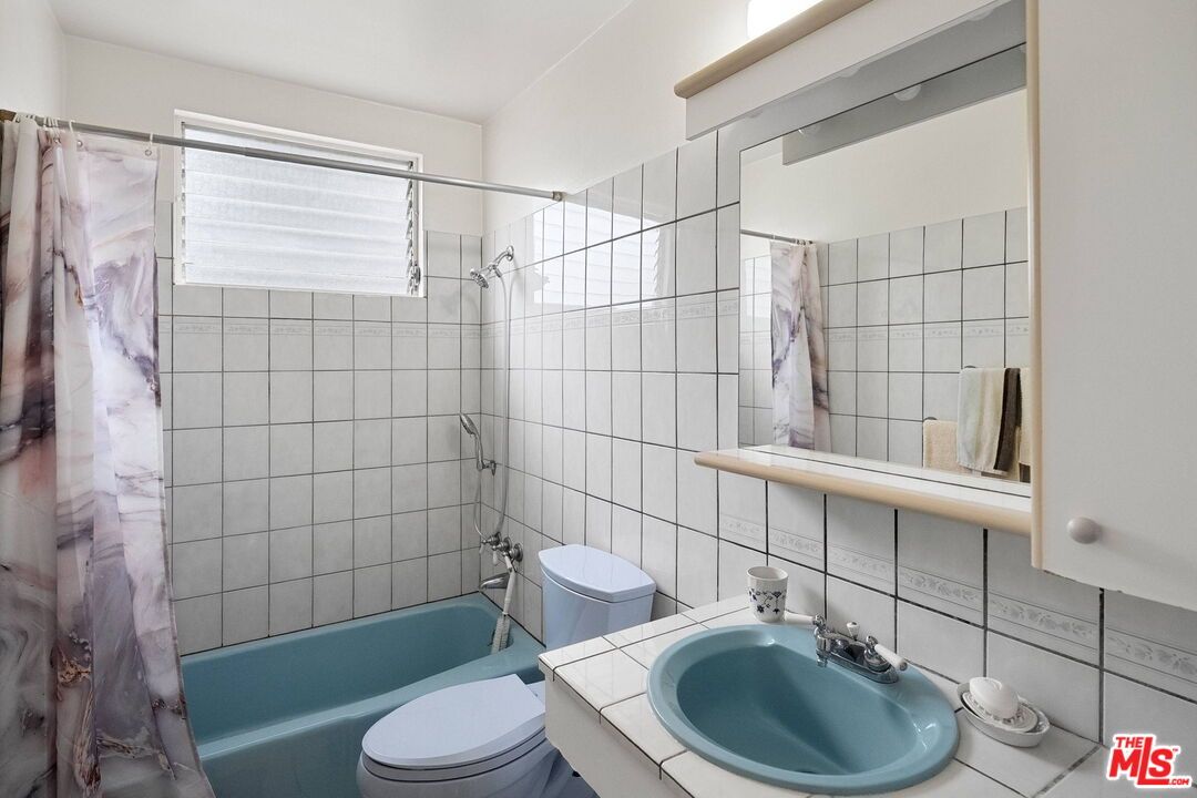 Bathroom, Interior, Tile Countertops
