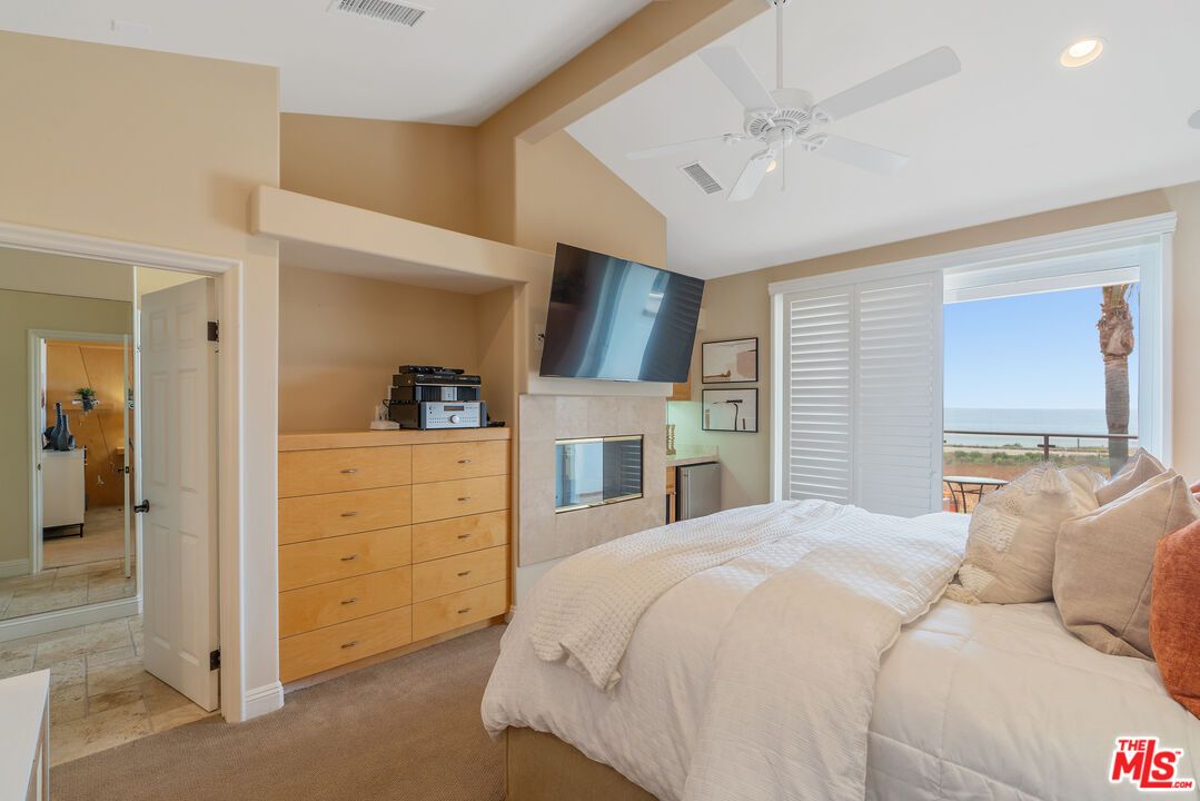 Bedroom, Fireplace, Interior, Recessed Lighting, Water
