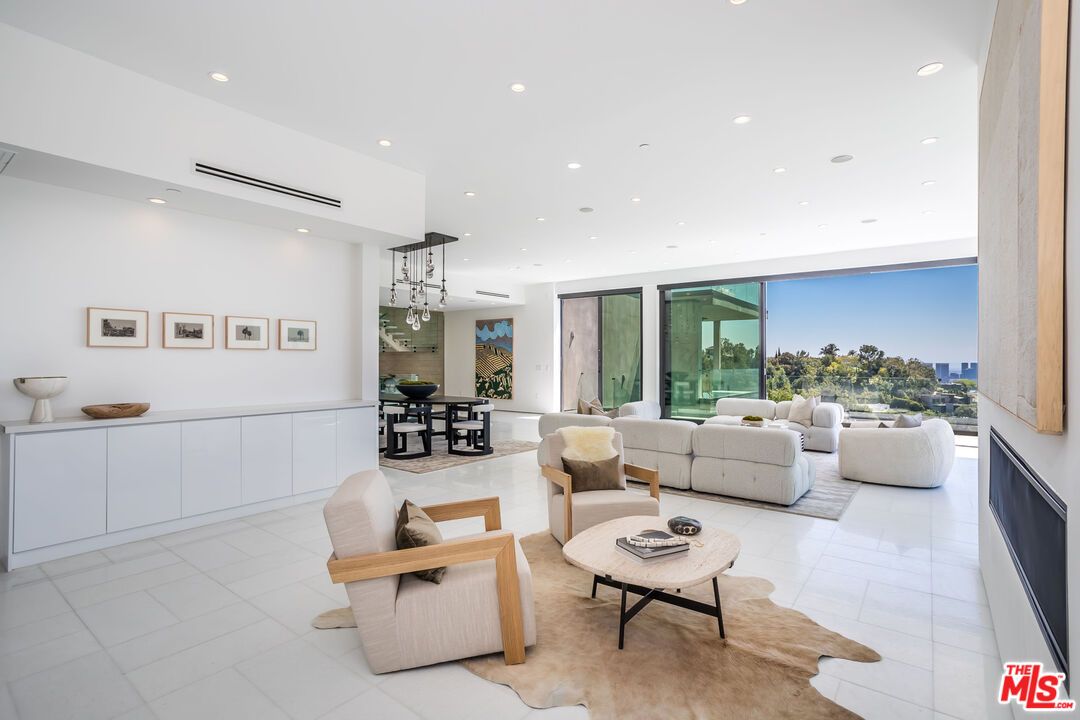 Dining room, Interior, Living room, Pendant Lights, Recessed Lighting