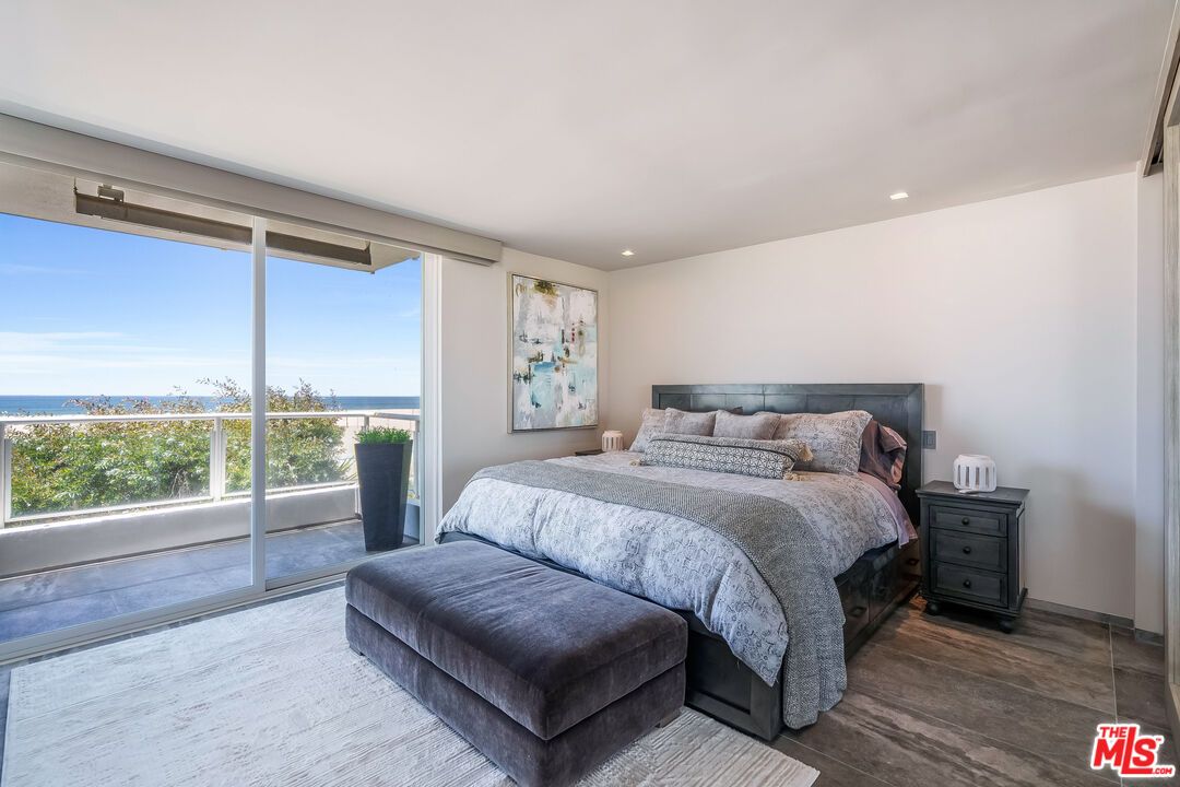 Bedroom, Interior, Recessed Lighting, Water, Wood Texture Flooring