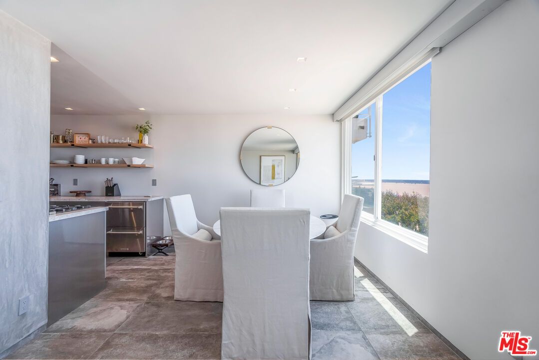 Dining room, Interior, Recessed Lighting, Water
