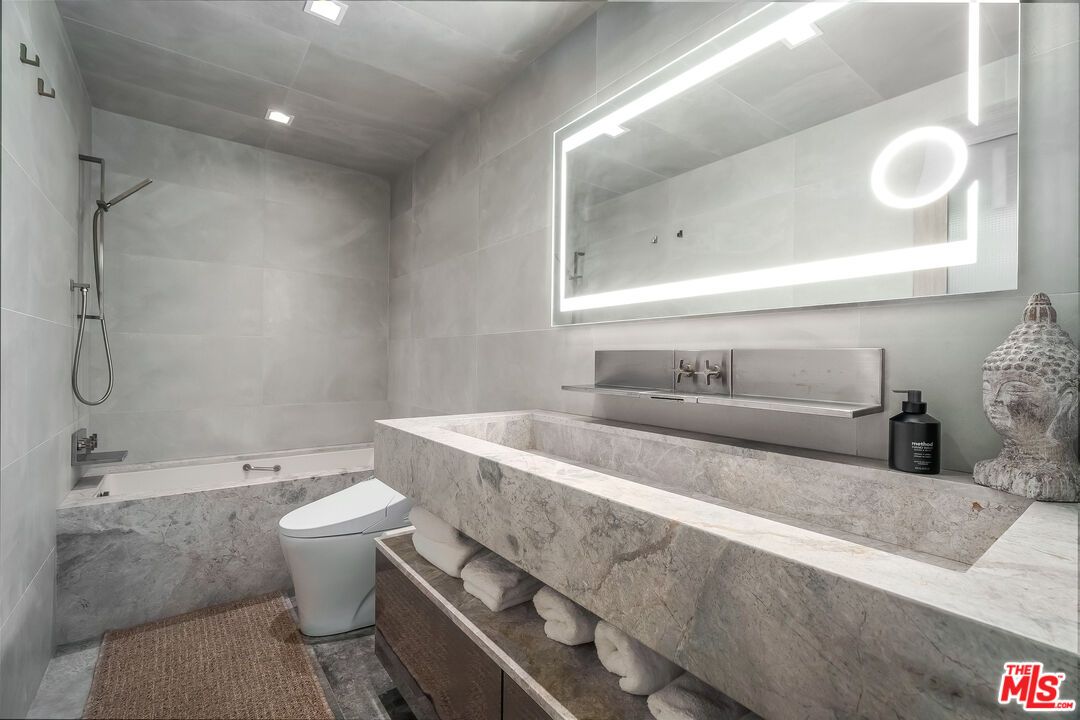 Bathroom, Interior, Recessed Lighting