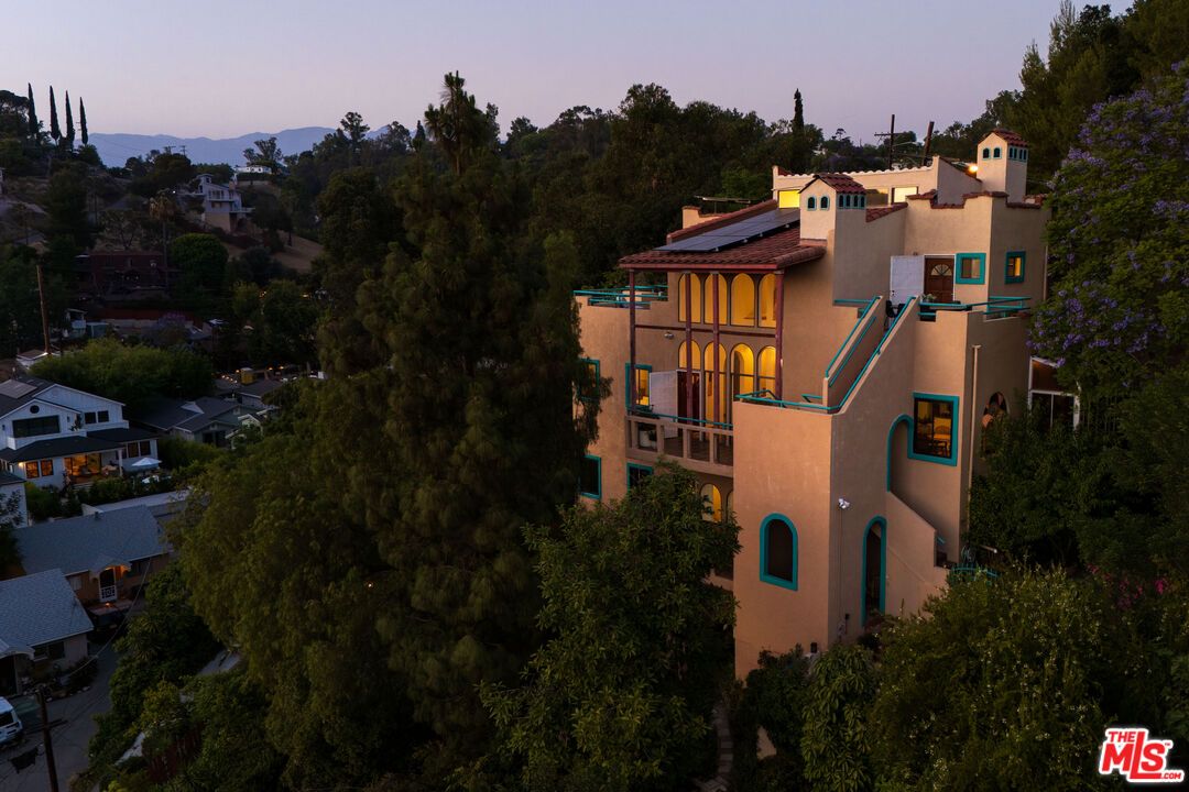 Exterior, Drone