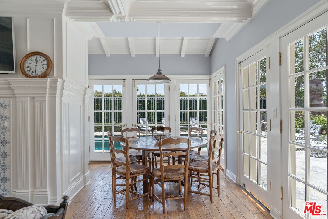 Dining room, Fireplace, Interior, Pendant Lights, Wood Texture Flooring