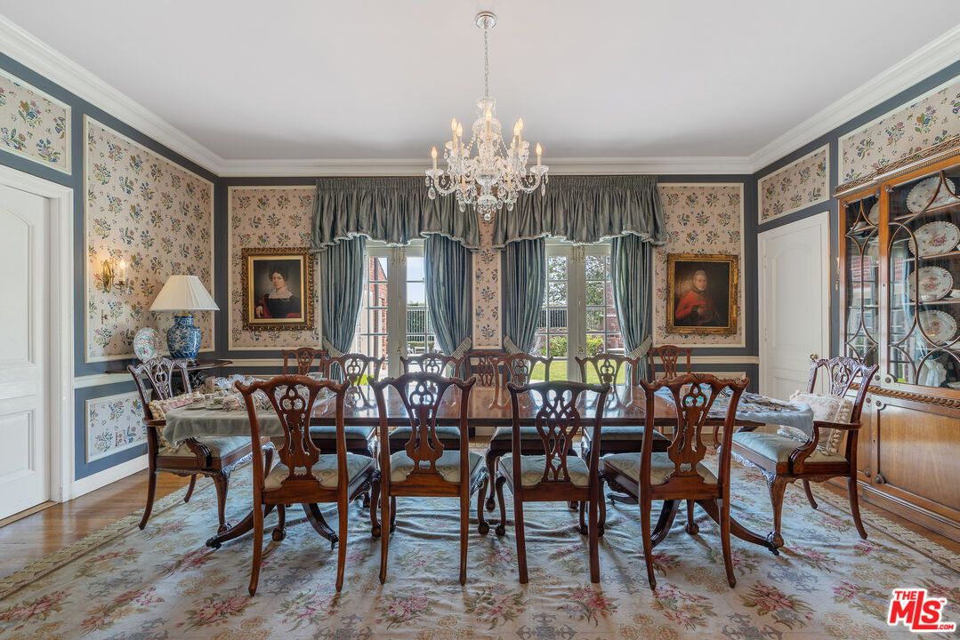 Chandelier, Dining room, Interior, Wood Texture Flooring