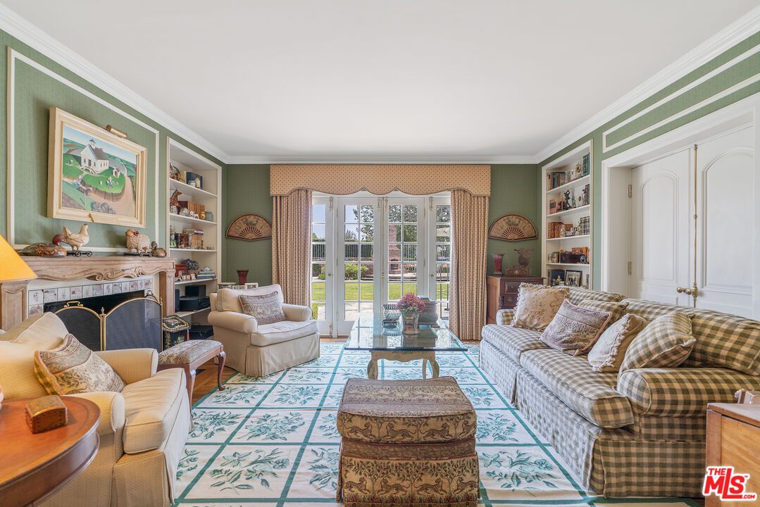 Fireplace, Interior, Living room