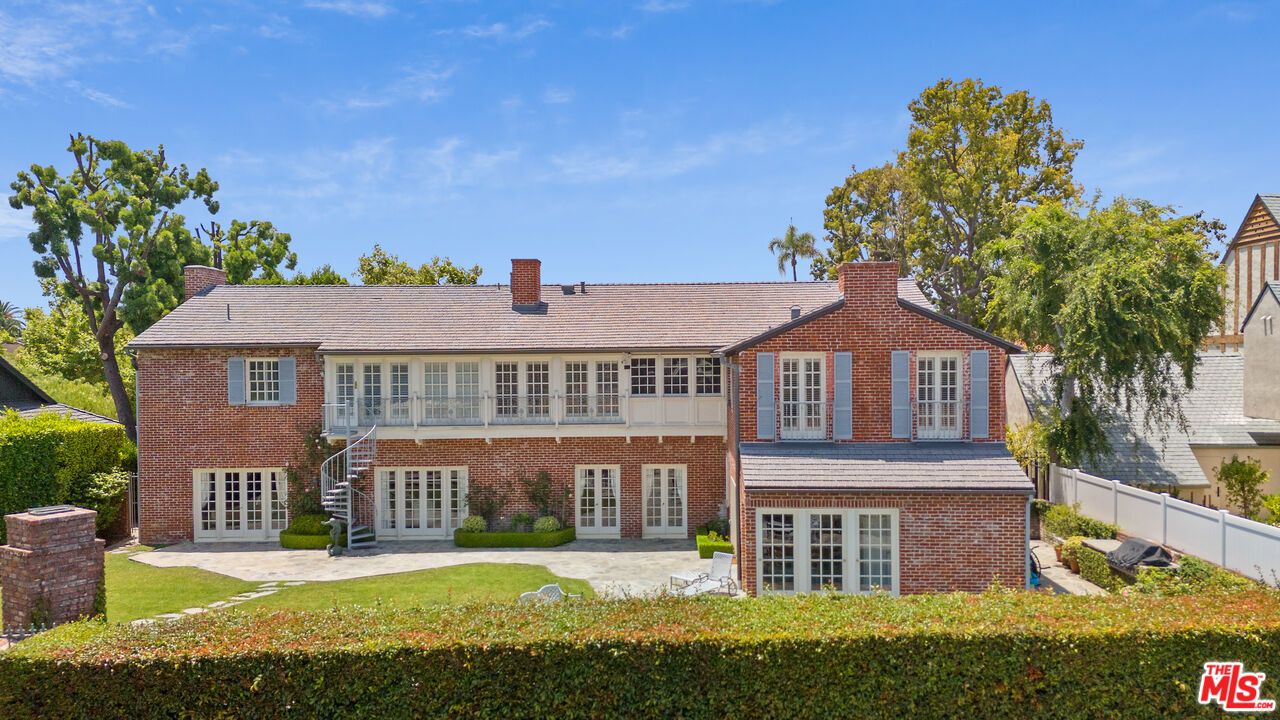 Backyard, Exterior, Facade, Brick Facade, Georgian