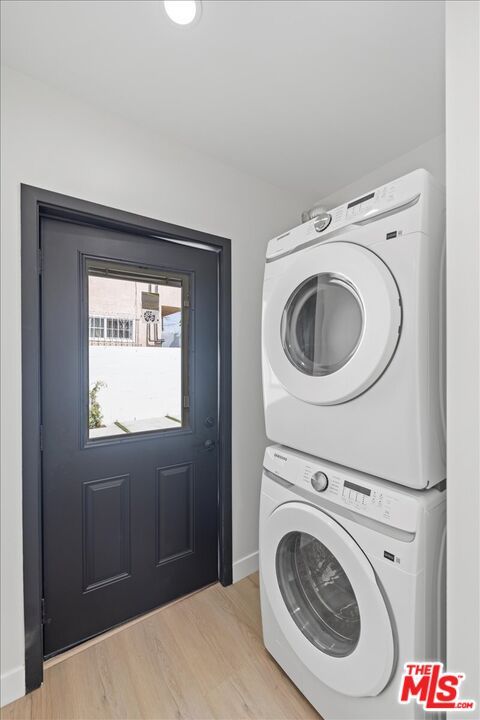 Interior, Recessed Lighting, Utility Closets, Washer, Wood Texture Flooring