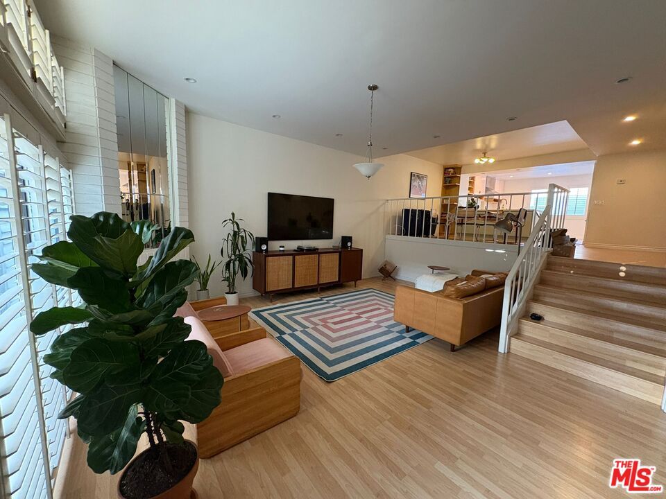 Interior, Living room, Pendant Lights, Recessed Lighting, Wood Texture Flooring