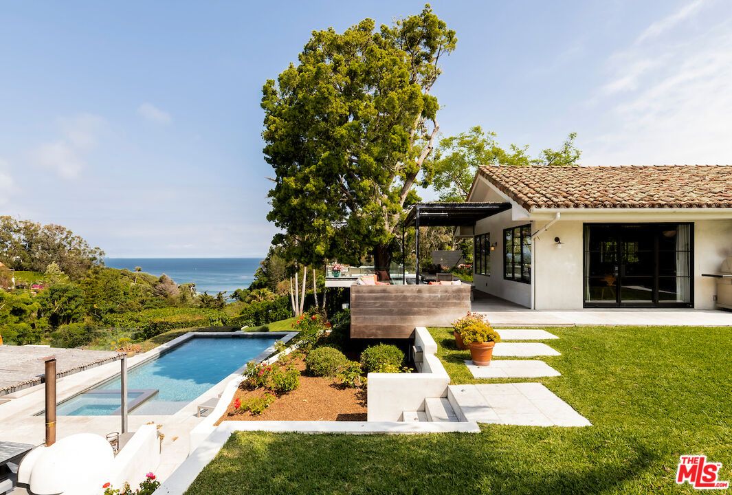 Backyard, Exterior, Pool, Water