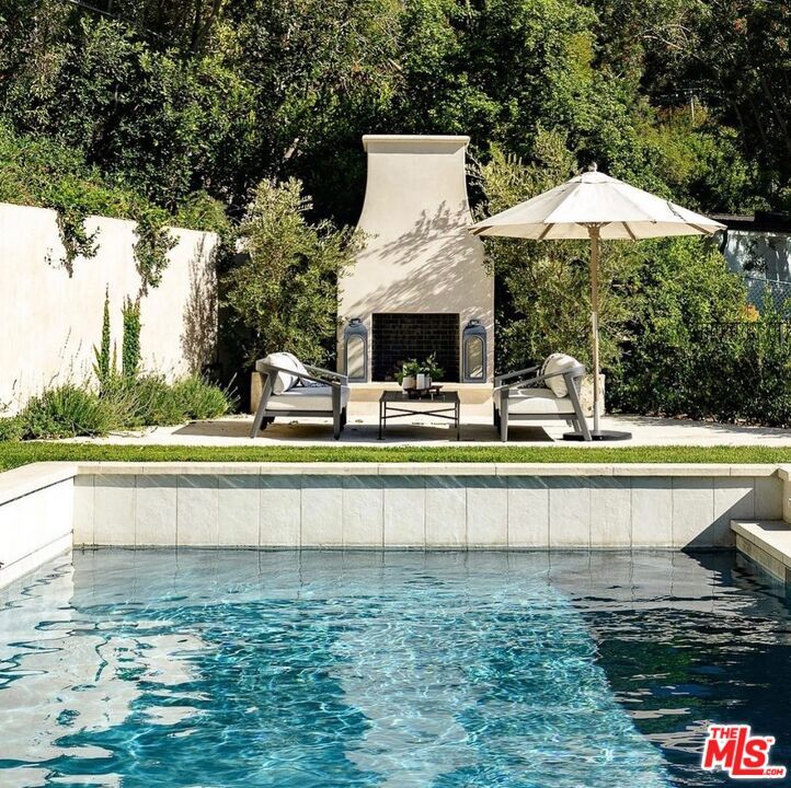 Exterior, Fireplace, Pool
