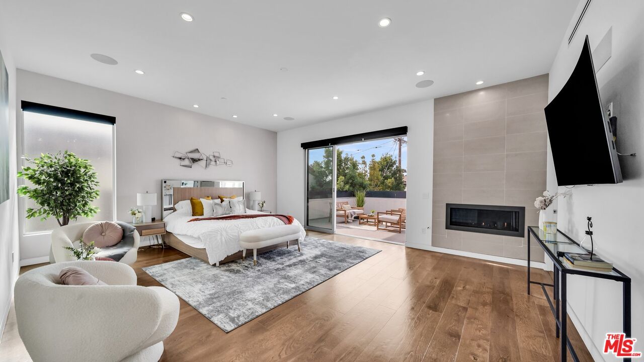Bedroom, Fireplace, Interior, Recessed Lighting, Wood Texture Flooring
