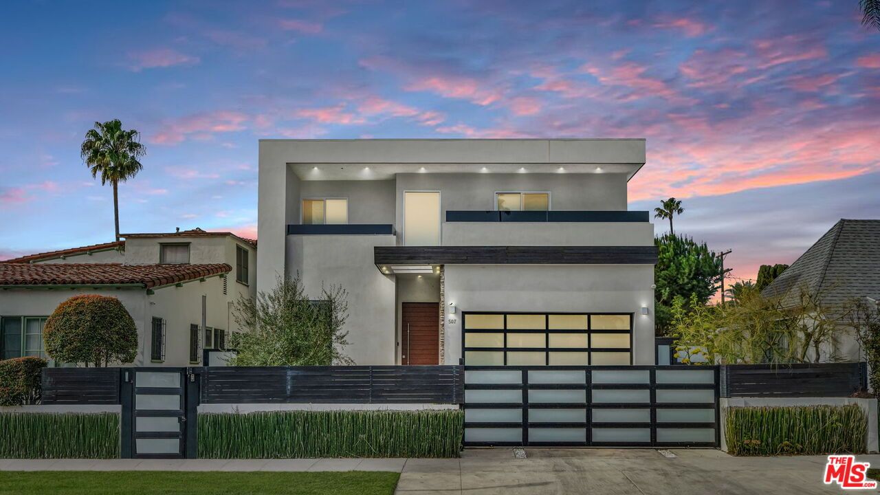 Attached, Exterior, Facade, Modern