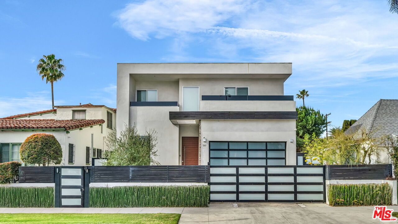 Attached, Exterior, Facade, Modern