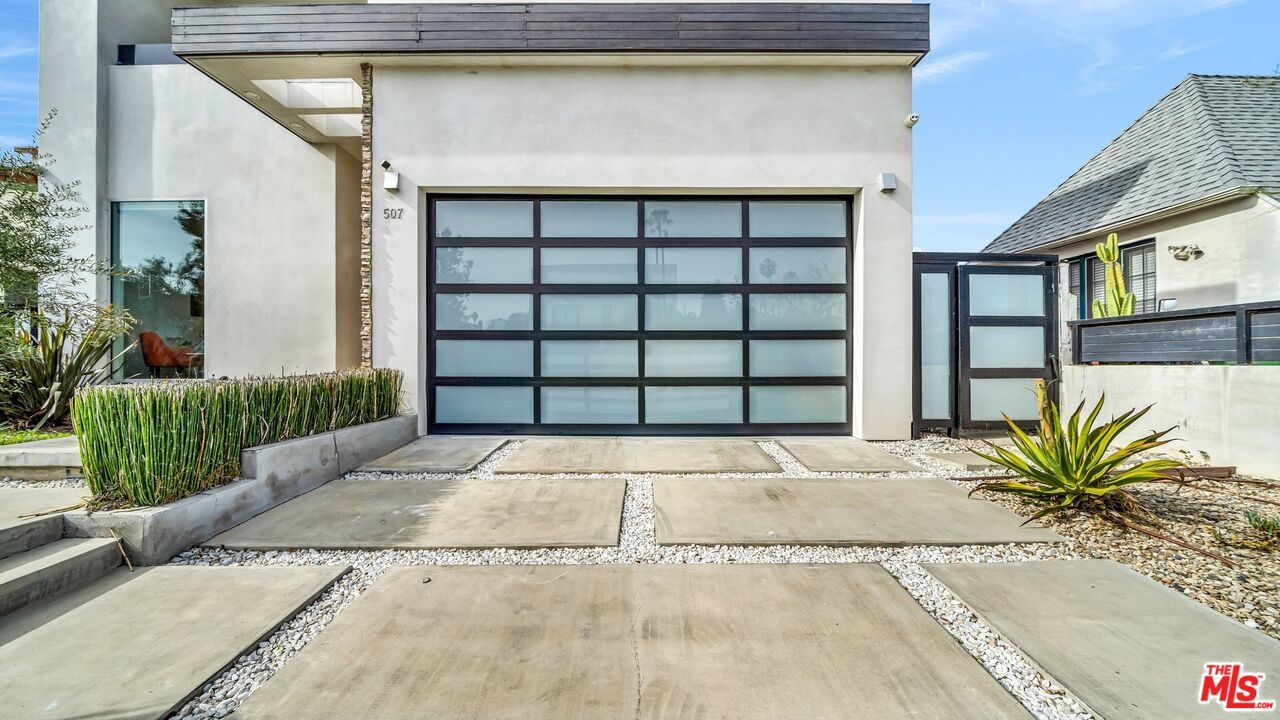 Detached Garage, Exterior