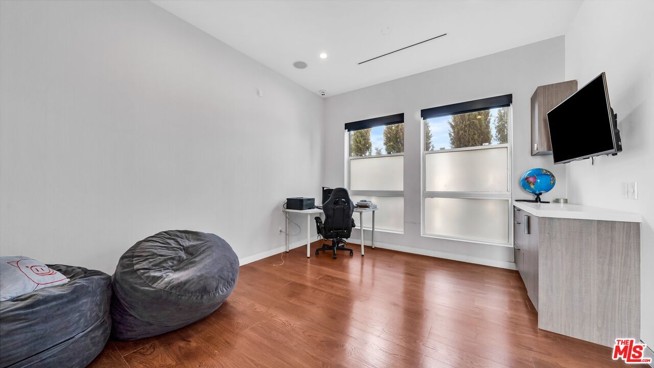 Home Office, Interior, Recessed Lighting, Wood Texture Flooring