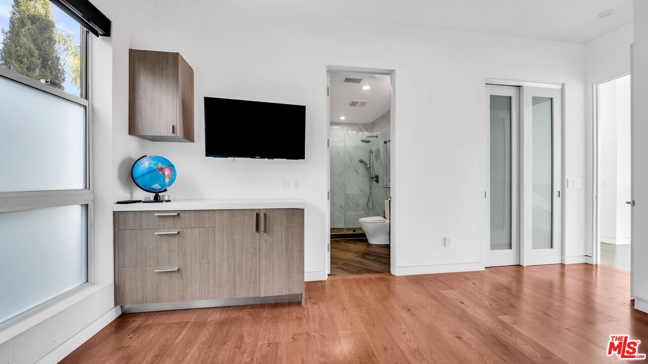 Bathroom, Interior, Marble Walls, Recessed Lighting, Wood Texture Flooring