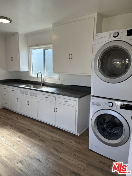 Interior, Recessed Lighting, Utility Closets, Washer, Wood Texture Flooring