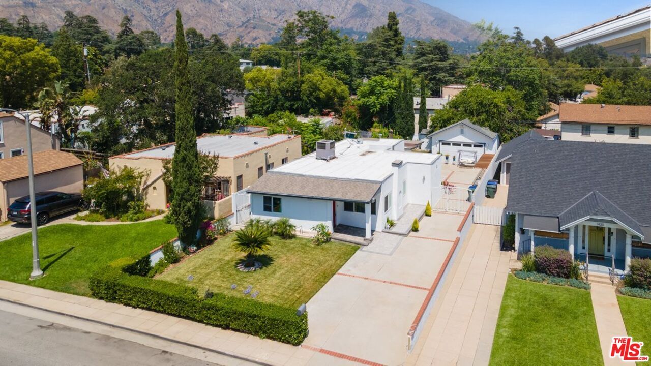 Exterior, Drone