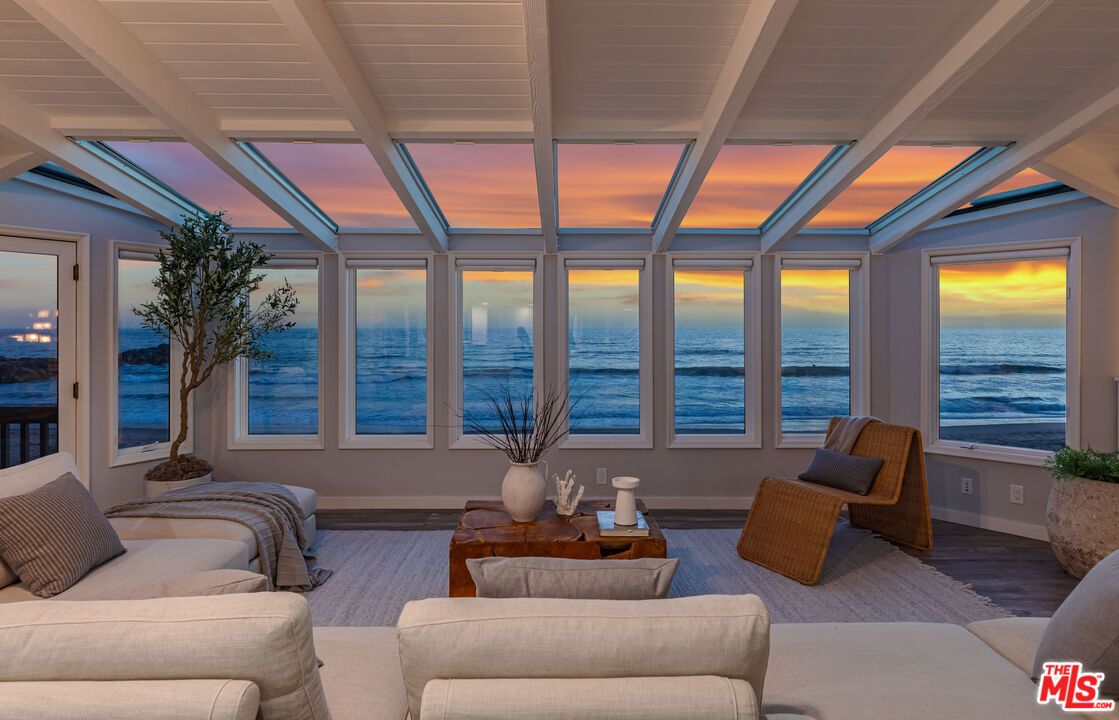 Interior, Living room, Sun Room, Water