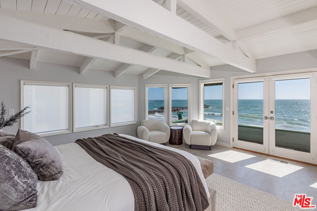 Bedroom, Interior, Water