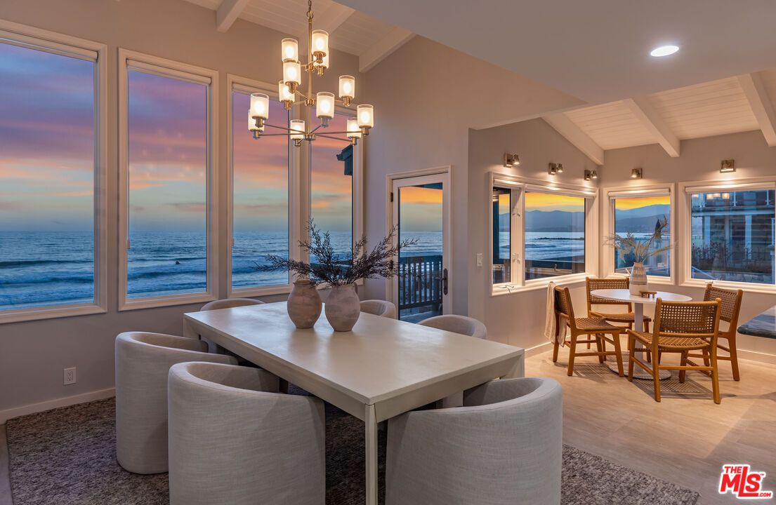 Chandelier, Dining room, Interior, Recessed Lighting, Water