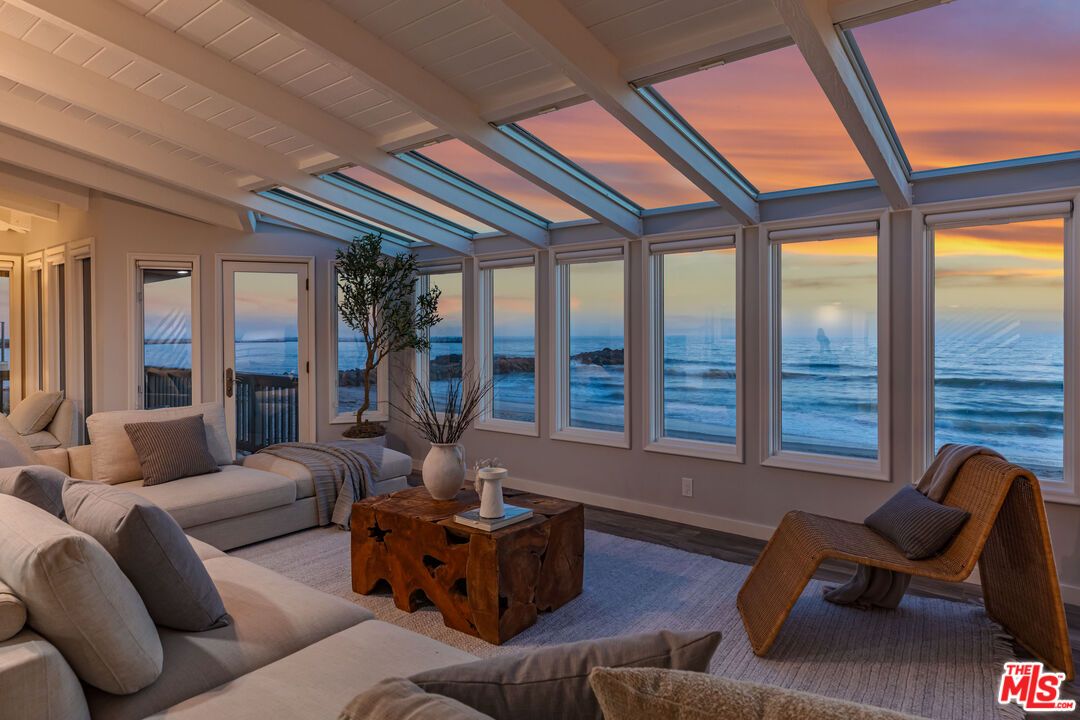 Interior, Living room, Sun Room, Water