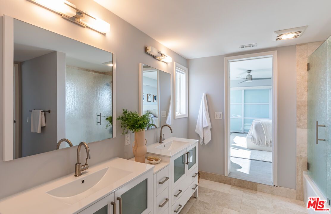 Bathroom, Dual Sink Vanities, Interior