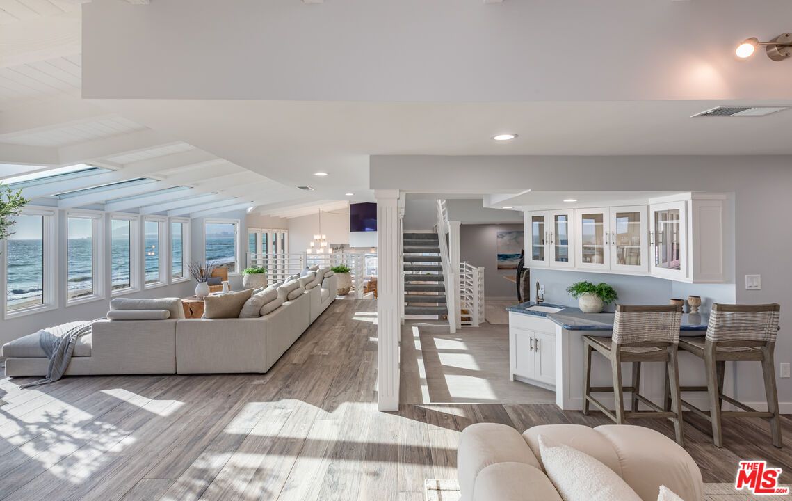 Interior, Kitchen, Living room, Pendant Lights, Recessed Lighting, Water, Wood Texture Flooring