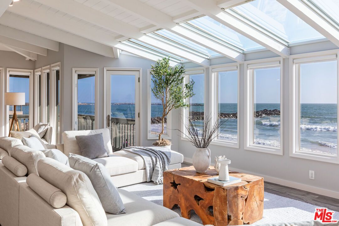 Interior, Living room, Sun Room, Water