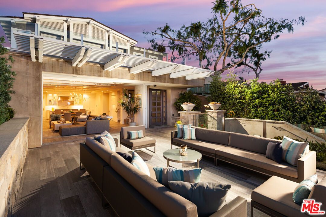 Exterior, Outdoor Kitchen