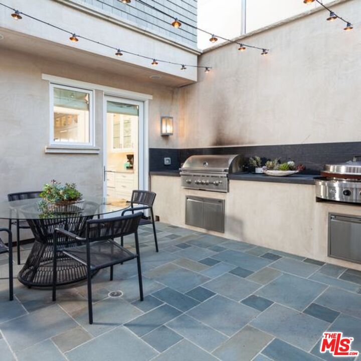 Exterior, Outdoor Kitchen