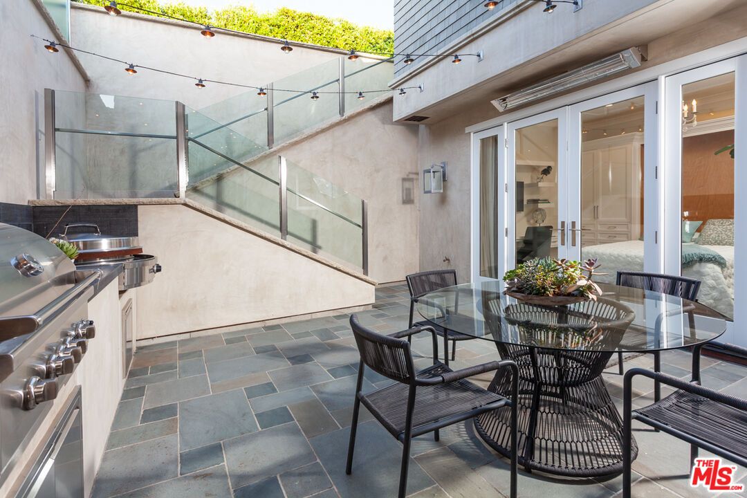 Exterior, Outdoor Kitchen
