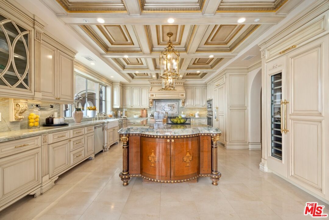 Chandelier, Interior, Kitchen, Recessed Lighting, Stainless Steel Appliances