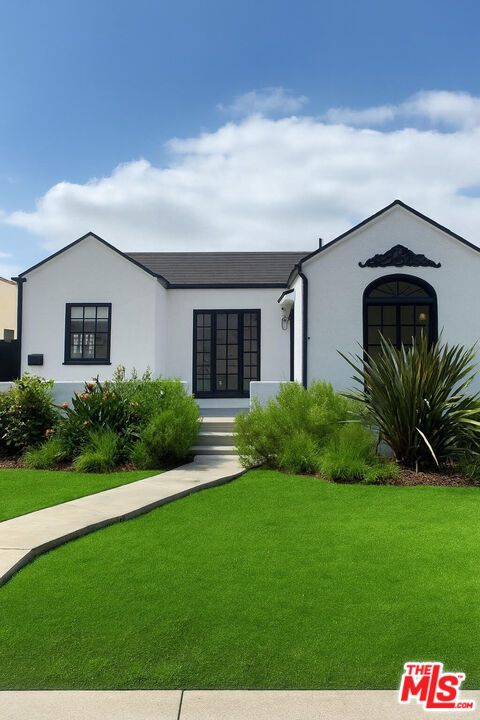 Backyard, Exterior, Facade, Ranch