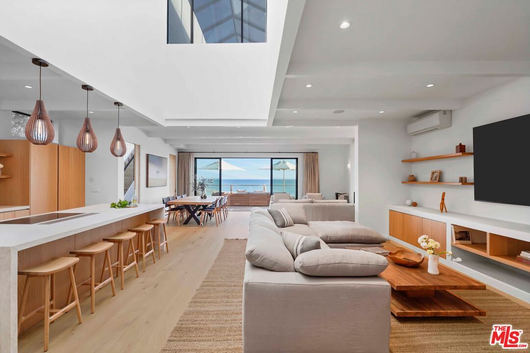 Dining room, Interior, Living room, Pendant Lights, Recessed Lighting, Water, Wood Texture Flooring