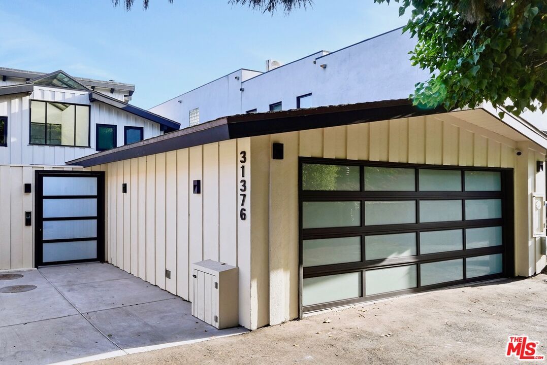 Detached Garage, Exterior