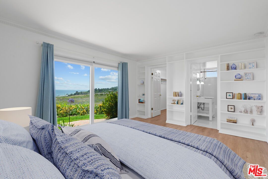 Bedroom, Interior, Water, Wood Texture Flooring