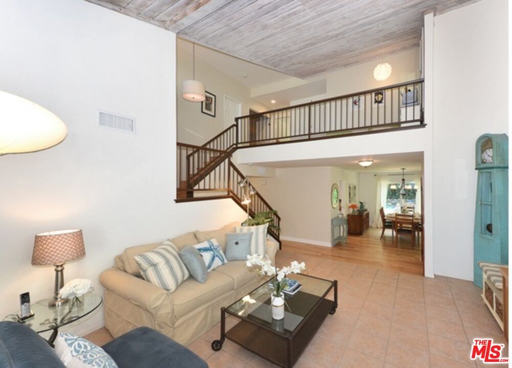 Dining room, Interior, Living room, Pendant Lights, Recessed Lighting, Wooden Ceilings, Wood Texture Flooring