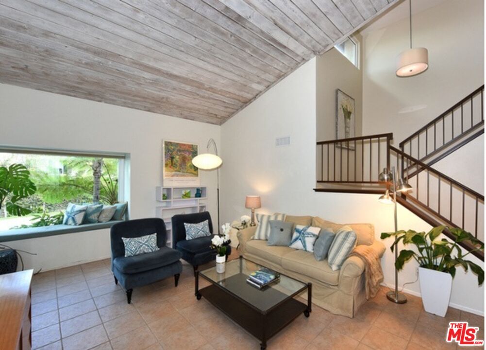Interior, Living room, Pendant Lights, Wooden Ceilings