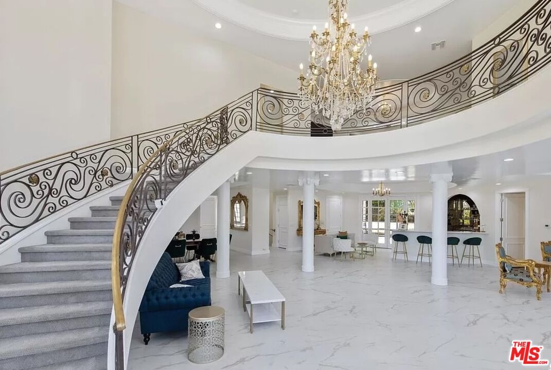 Chandelier, Interior, Marble, Recessed Lighting