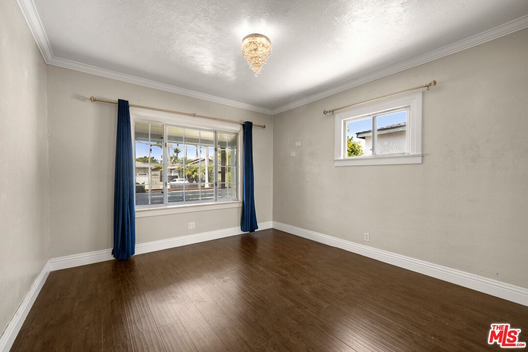 Chandelier, Empty room, Interior, Wood Texture Flooring